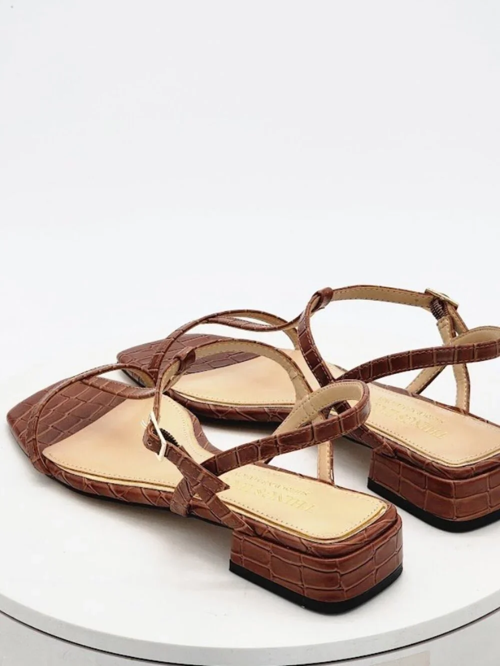 Things II Come Alexandra-SY Brown Croc Embossed T-Strap Sandals Women's Size 6.5